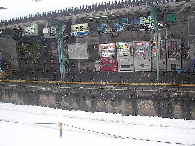 雪の豊岡駅