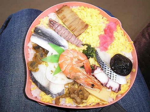 桃太郎祭りずし弁当01