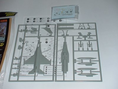 ダイソーザ・模型144F-16_02.jpg