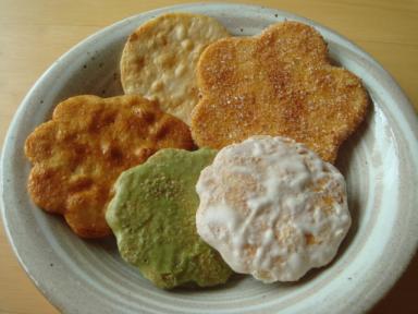 花の形のおせんべい