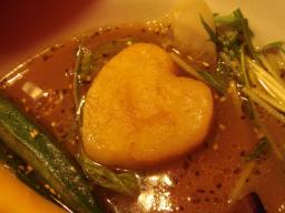 スープカレーの中のいもだんご