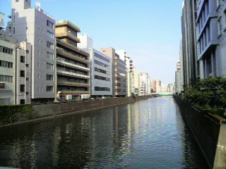 和泉橋から美倉橋方面の風景