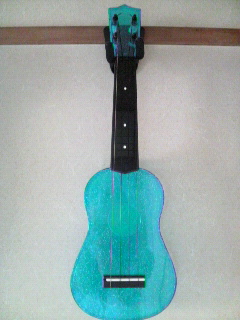 Plastic ukulele1