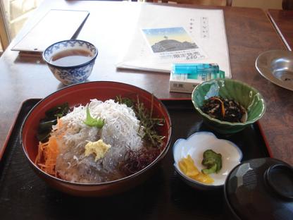 生しらす丼