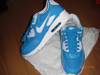 買ったスニーカー１