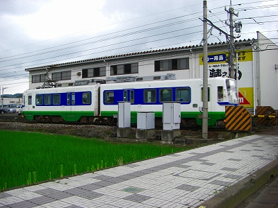 ２両しかない遅い電車