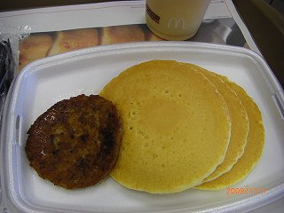 ホットケーキとフレーバーコーヒー