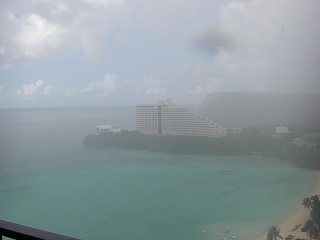 部屋からの眺め・スコール