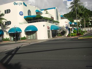 ウェスティンホテルの前の通り２