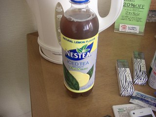 ホテルで購入したアイスティー