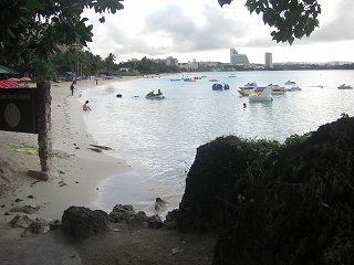 階段下りたとこ