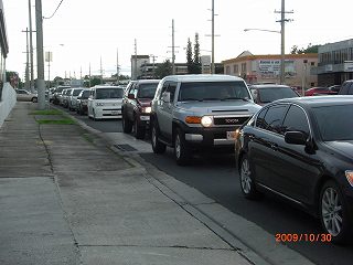 突き当たり左に曲がります