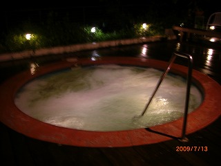 夜のプール３　ジャグジー