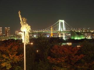 夜景のレインボーブリッジ