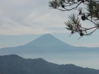 昇仙峡から望む富士山