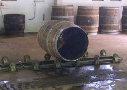 ウイスキーの樽焼作業１ 7,30