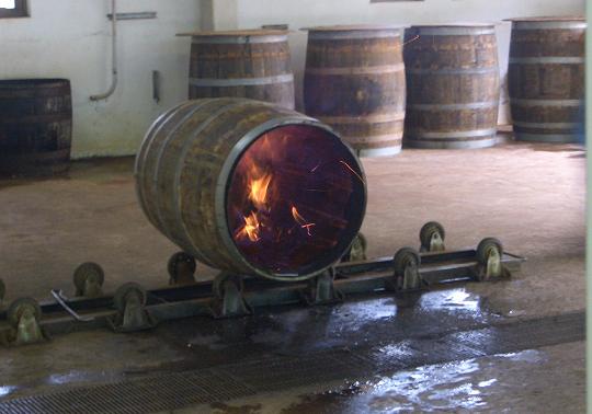 ウイスキーの樽焼作業２ 7,30