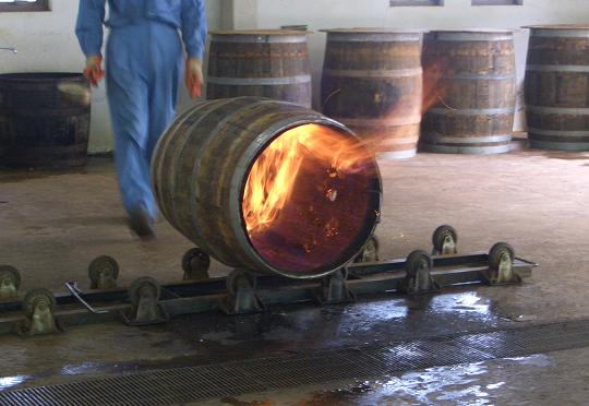 ウイスキーの樽焼作業３ 7,30
