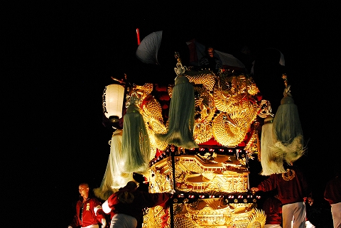 秋の夜   男祭りの   房踊る