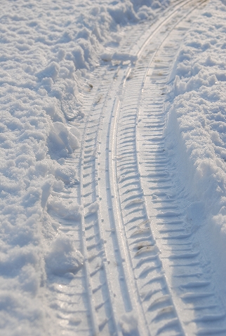 この日はタイヤの跡がくっきり付くぐらいの積雪。。。