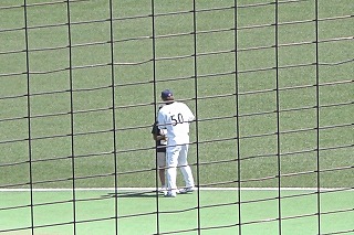 下園選手が守備位置へ