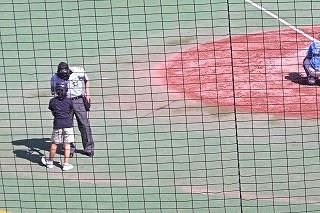 審判にボール運び