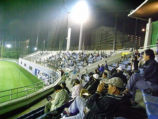 一塁側スタンド風景