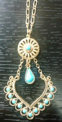 青色ネックレス