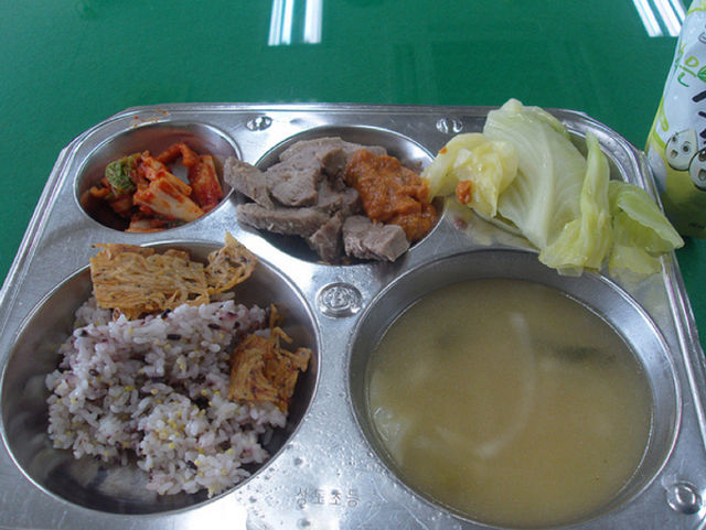 韓国の給食３.jpg