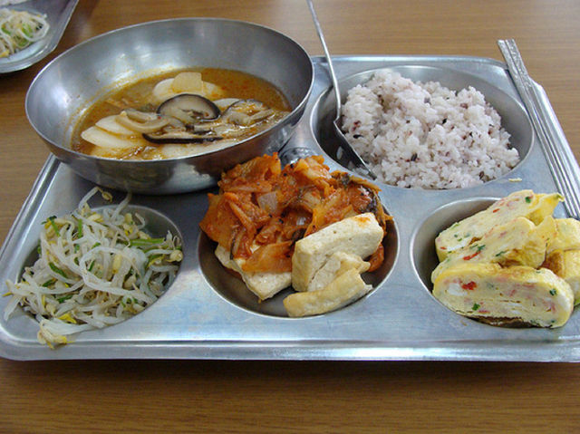 韓国の給食４.jpg