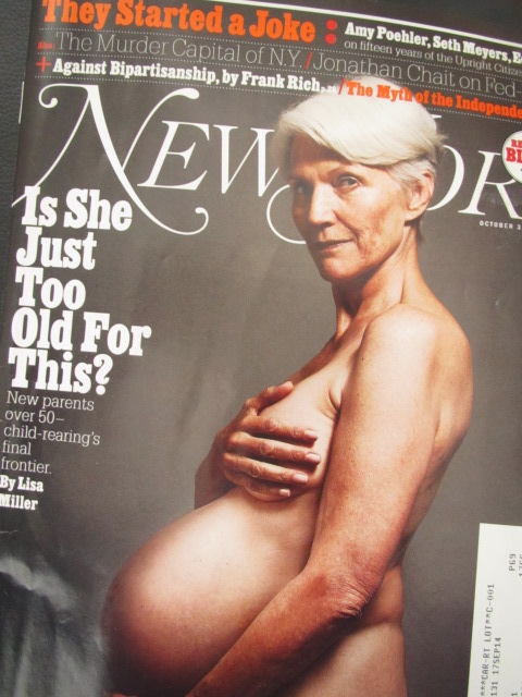 高齢女性の裸 Adobe Stock