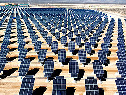 250px-Giant_photovoltaic_array[1].jpg