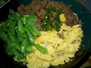 三色丼