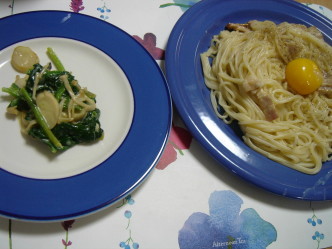 カルボナーラときのことほうれん草のクリームソテー