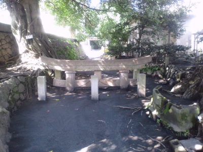 黒神地区の埋没鳥居