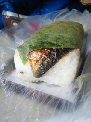 柿の葉（焼き鯖）