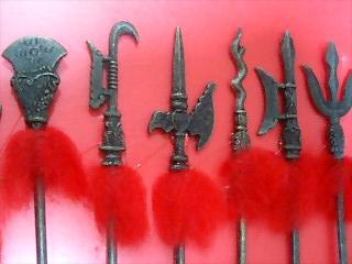 右から３番目が蛇矛