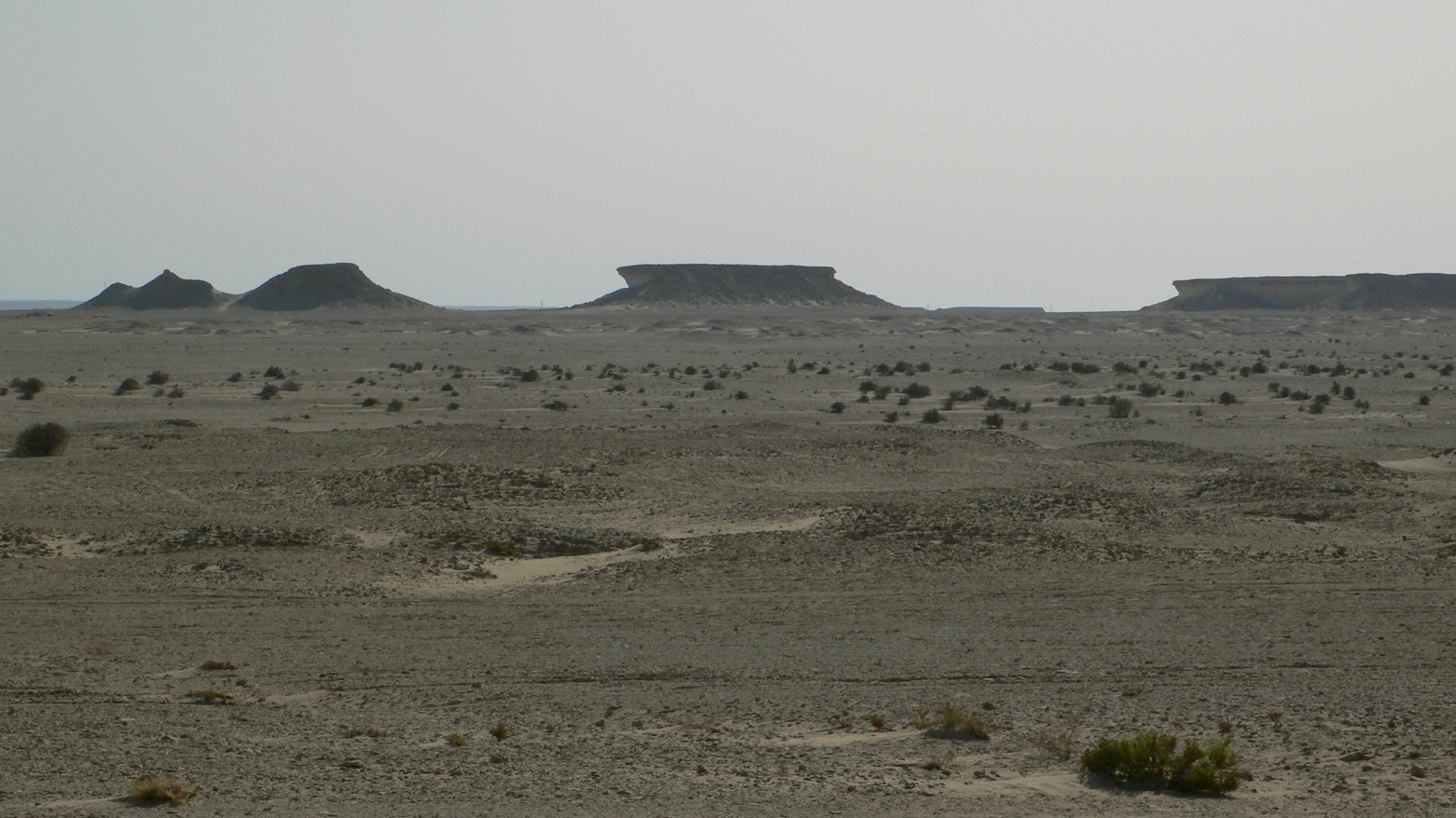 ザクリートの砂漠特有の地形群