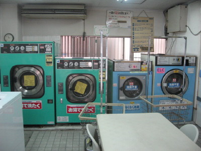 コインランドリーの中古洗濯機ンドリーの中古洗濯機23kgひとつ