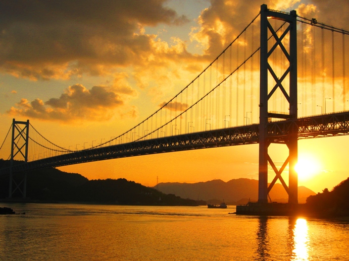 しまなみ海道・因島大橋の夕陽