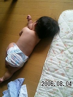 裸で寝る