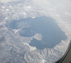 十和田湖上空