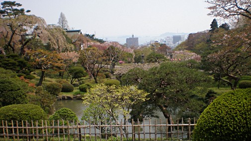 塩釜神社庭園から千賀の浦（塩釜港）を望んで