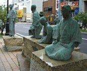 高松市瓦町菊池寛通りの『父帰る』銅像