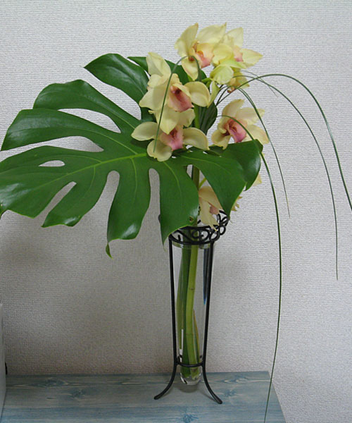 フラワーベース 花瓶 とモンステラリーフ わたしのブログ By Ken Ken 楽天ブログ