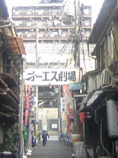 路地裏で