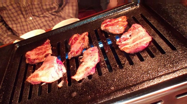 タンカルビ焼く