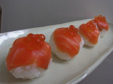 自作　サーモンの手まり寿司