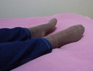 寝てるときの足