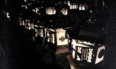 春日神社　万とうろう